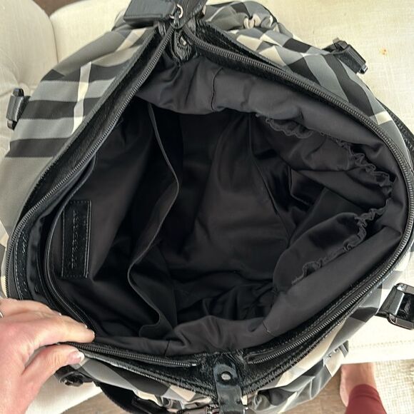 Burberry nova check diaper bag with patent strap and bottom. Like new condition - Picture 9 of 10